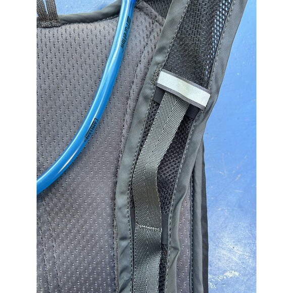 CamelBak Hydrobak Hydration Pack 50 oz Black Gray Hiking Water Backpack - Picture 5 of 12